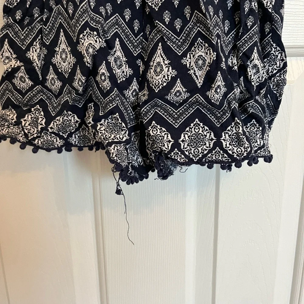 Patterned Romper - Picture 3 of 4